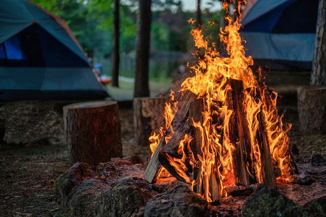 Beginner-Friendly Campfire Tricks for Risk-Free Summer Camping | LETWESAF Tips